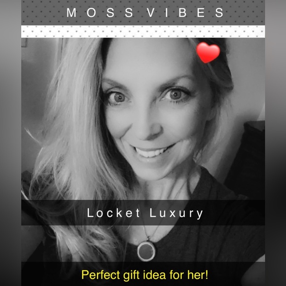 Eternal Moss Locket Pendant Necklace- Yellow - Picture 4 of 9